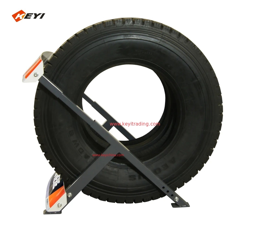 Truck tire display rack